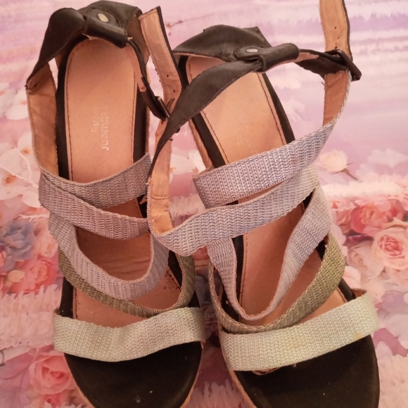 Shoes - Picture 2 of 4